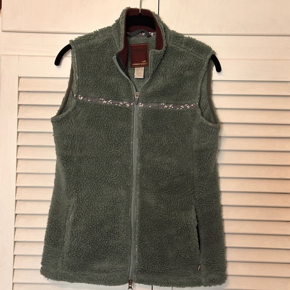 Women's Medium Horny Toad Green and Maroon fleece vest with zipper - Picture 1 of 4